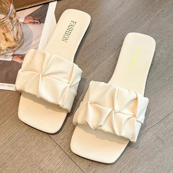 Viviane – Beige, Élégance Légère & Détail Plissé