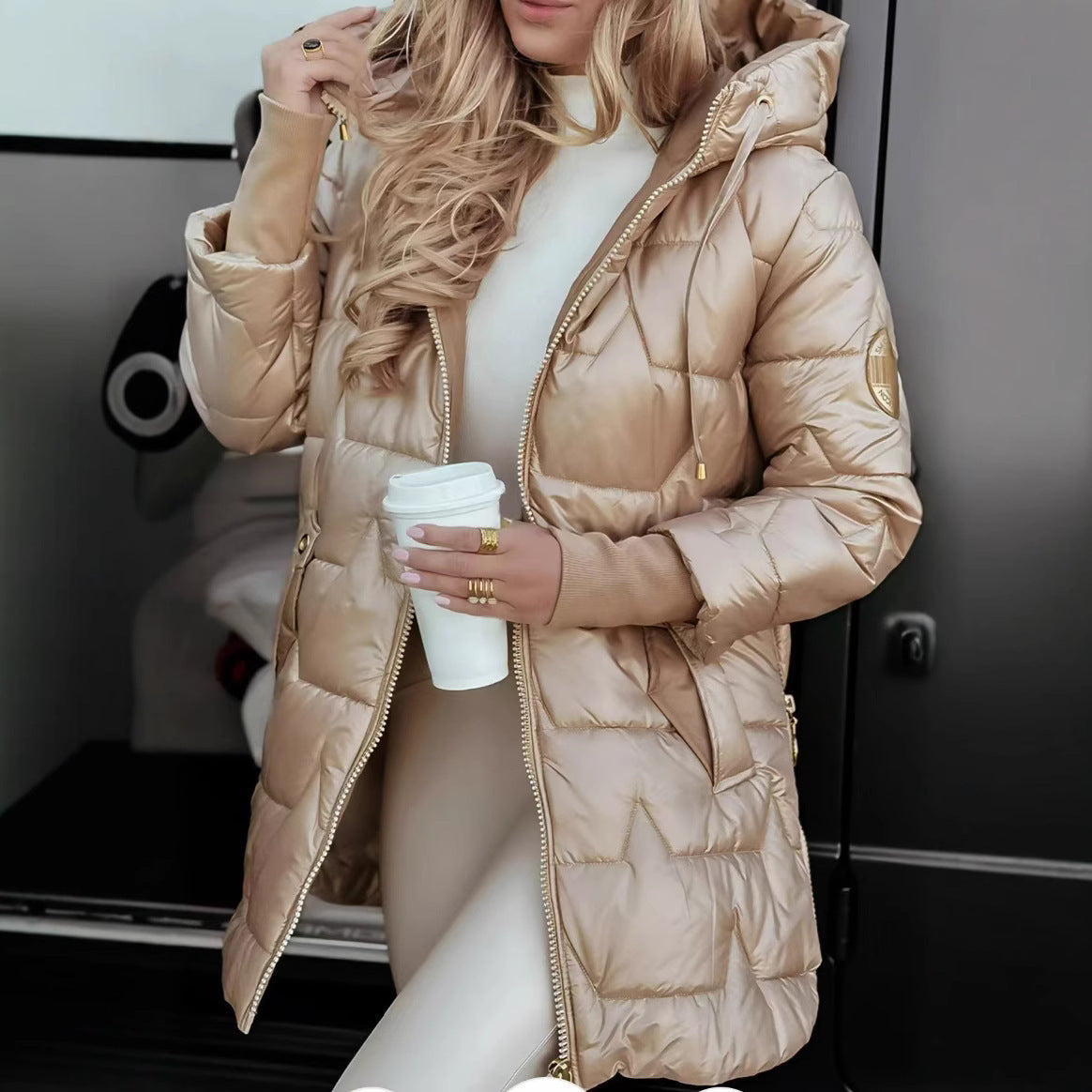 Parka longue brillante à capuche
