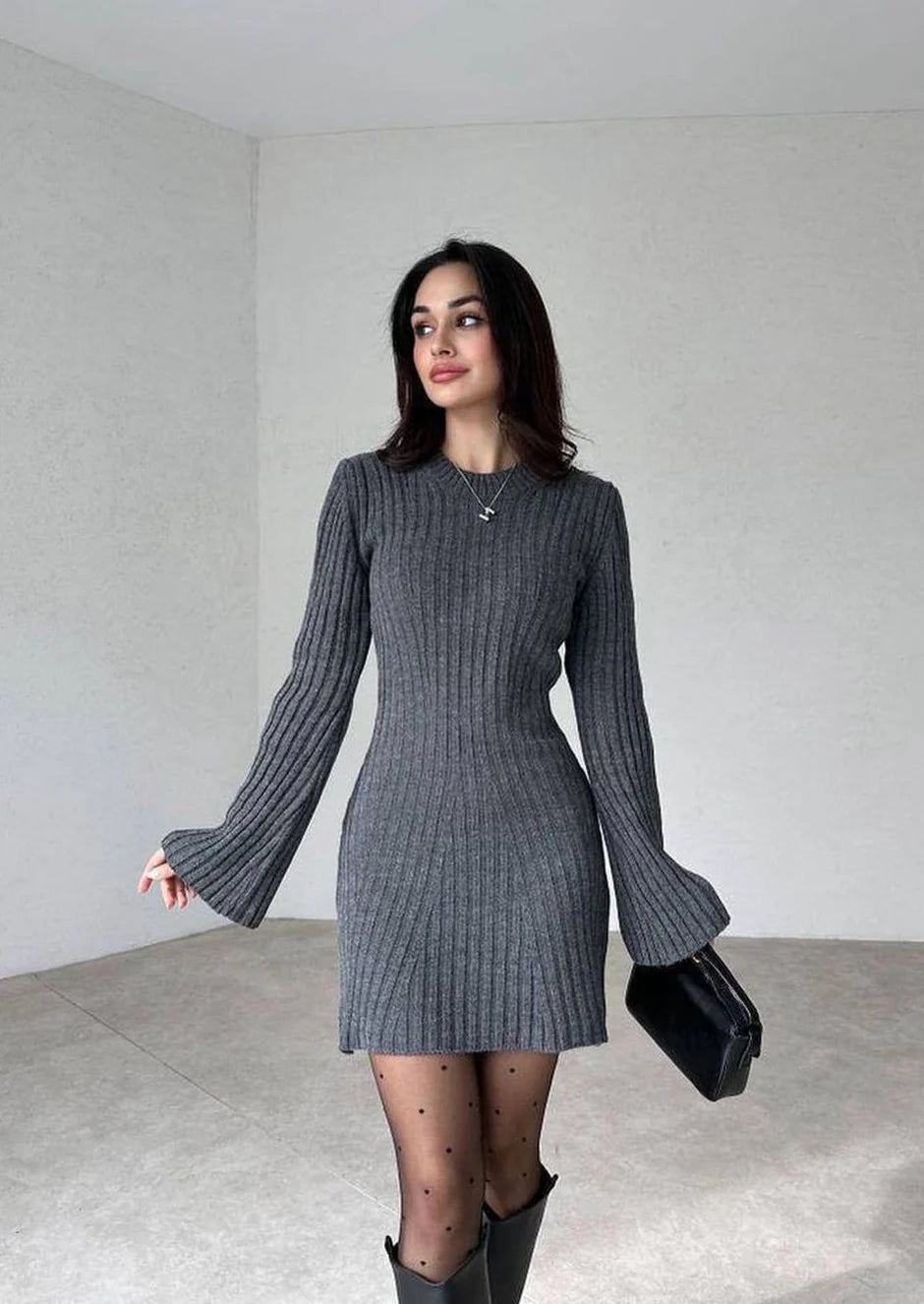 Robe mini maille côtelée manches évasées