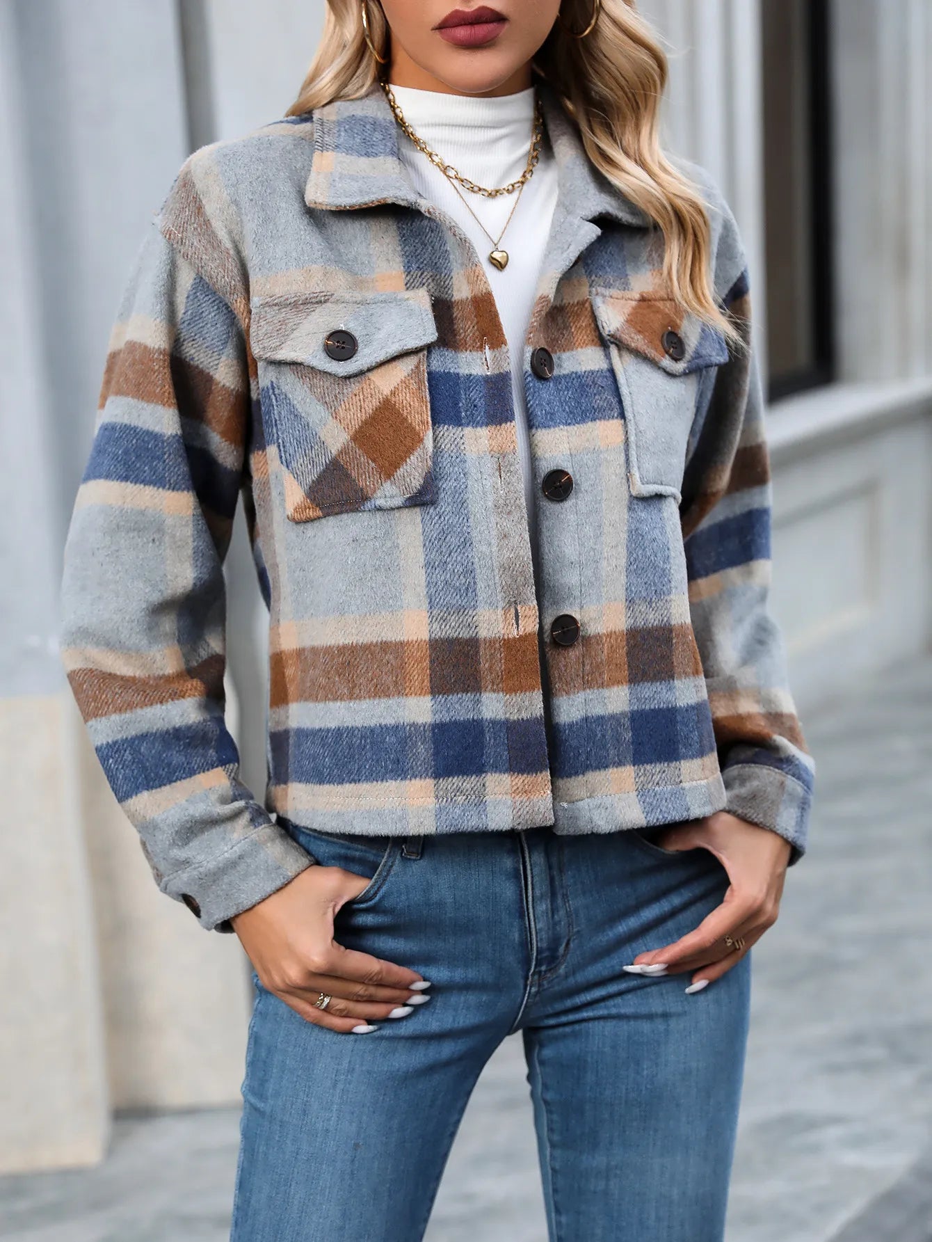 Veste courte à carreaux boutonnée