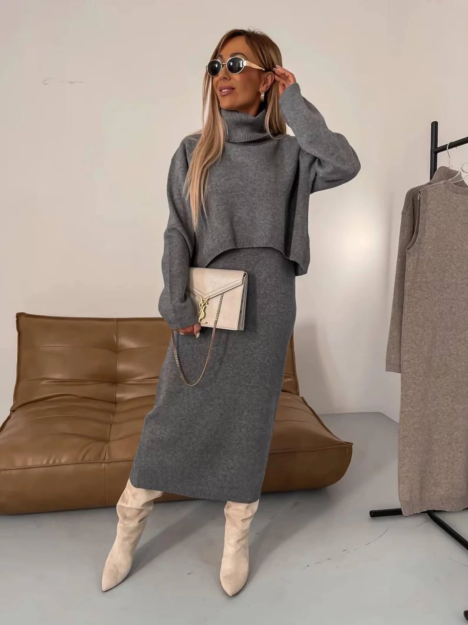 Ensemble robe midi en maille & pull col roulé