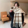 valissea-echarpe-plaid-cachemire-beige-look-urbain