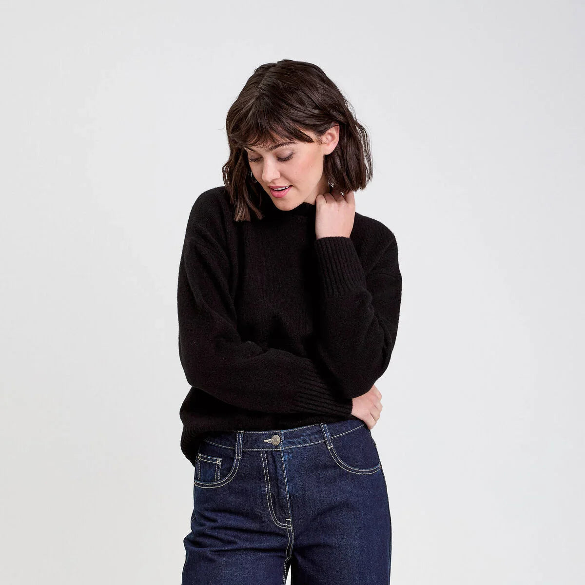 Pull col rond noir en maille fine – Collection Valissea