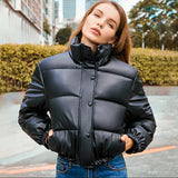 Doudoune courte matelassée en simili-cuir