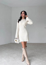 Robe mini maille côtelée manches évasées
