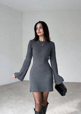 Robe mini maille côtelée manches évasées