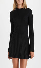 Robe mini maille côtelée manches évasées