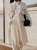 Manteau court en laine à boutons