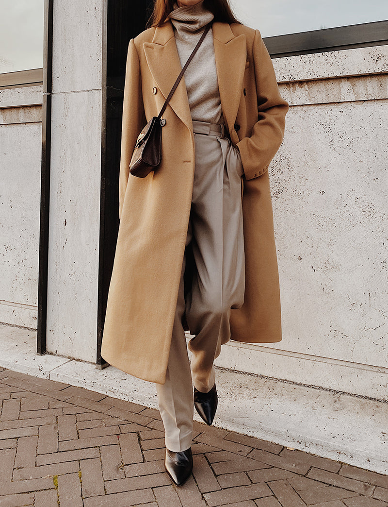 Manteau court en laine à boutons