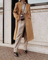 Manteau court en laine à boutons