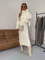 Ensemble robe midi en maille & pull col roulé