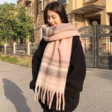 valissea-echarpe-plaid-cachemire-rose-look-urbain