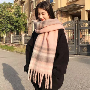 valissea-echarpe-plaid-cachemire-rose-look-urbain